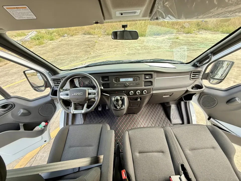 Jiangling Fushun Fushun 2024 2.0T 6MT diesel short-wheelbase mid-high roof commercial multi-purpose passenger vehicle, 5/6 seats 2026 — thumbnail 4