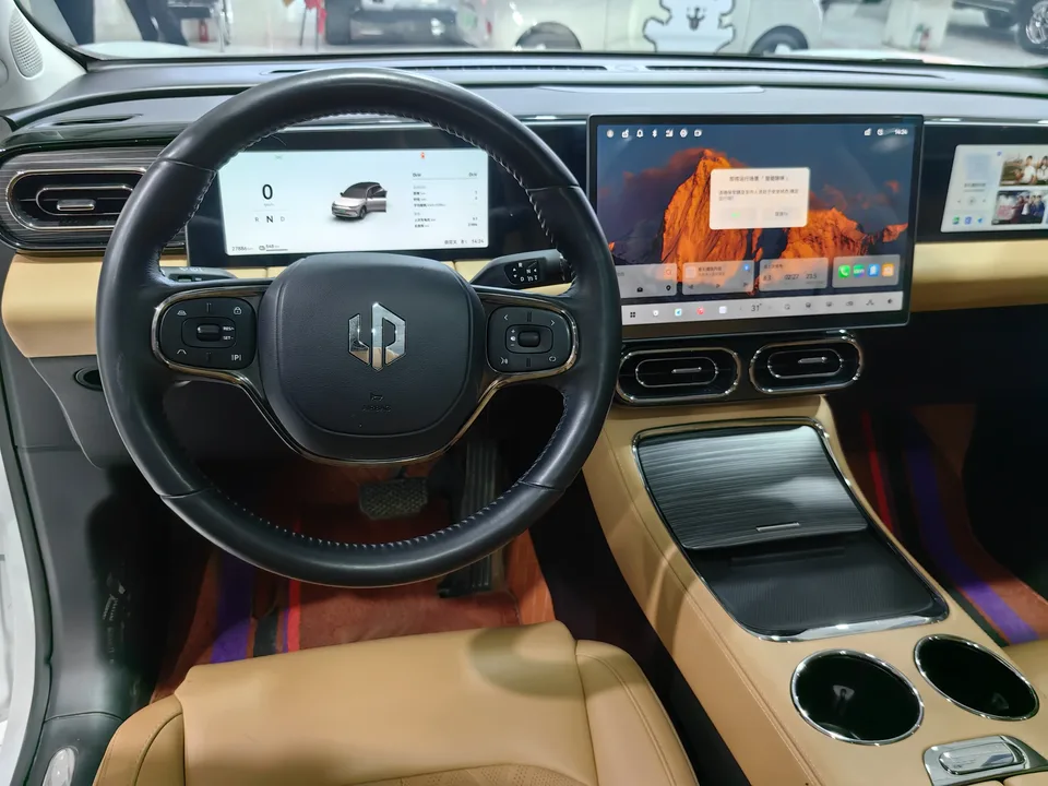 Leapmotor Zero running C11 Pure Electric 580 Premium Edition 2025 — миниатюра 4