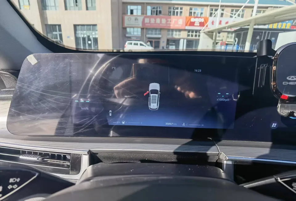 Chery Tiggo 8 Pro 290T two-wheel drive deep space version 5 seats 2023 — миниатюра 3