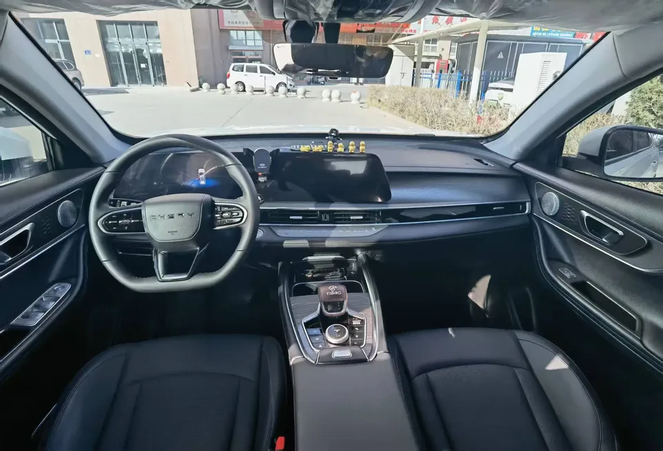 Chery Tiggo 8 Pro 290T two-wheel drive deep space version 5 seats 2023 — миниатюра 5