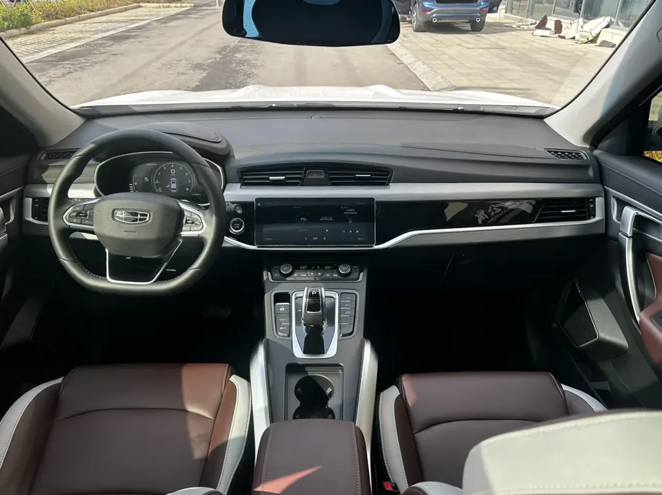 Geely Atlas Boyue 2022 1.8TD DCT Smart Elegant Edition 2022 — thumbnail 4