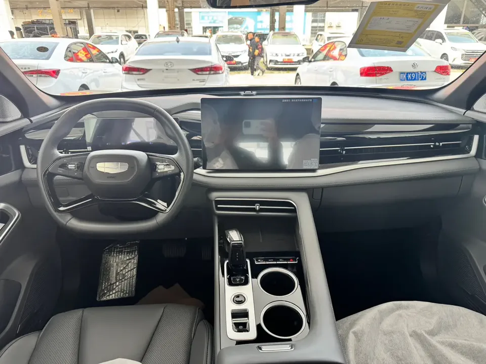Geely Atlas Boyue 2026 1.5TD Yearning 2026 — миниатюра 4