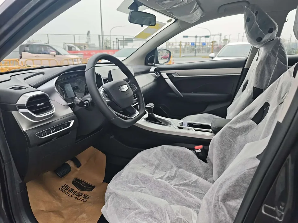 Geely Coolray SX11 Binyue 2025 1.5L CVT Super Edition 2026 — миниатюра 4