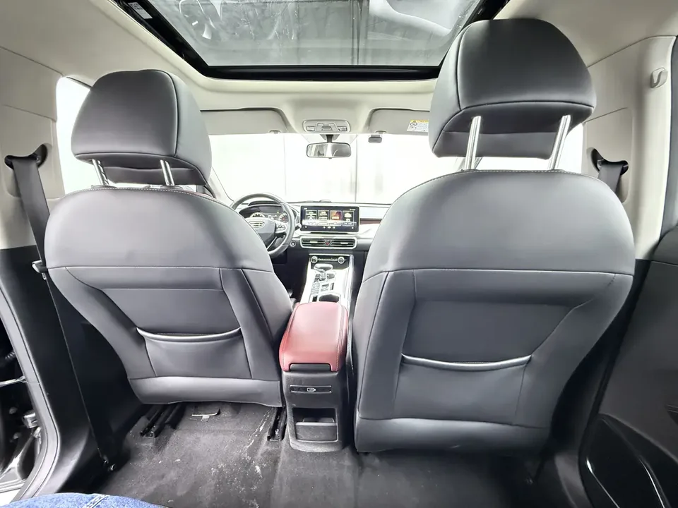 Geely Coolray SX11 Binyue 2021 240T DCT Platinum Edition 2022 — thumbnail 3