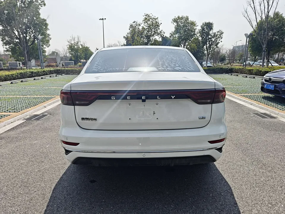 Geely Emgrand Emgrand 2025 Emgrand 2025 4th Generation 1.5L CVT Premium Edition 2025 — thumbnail 2