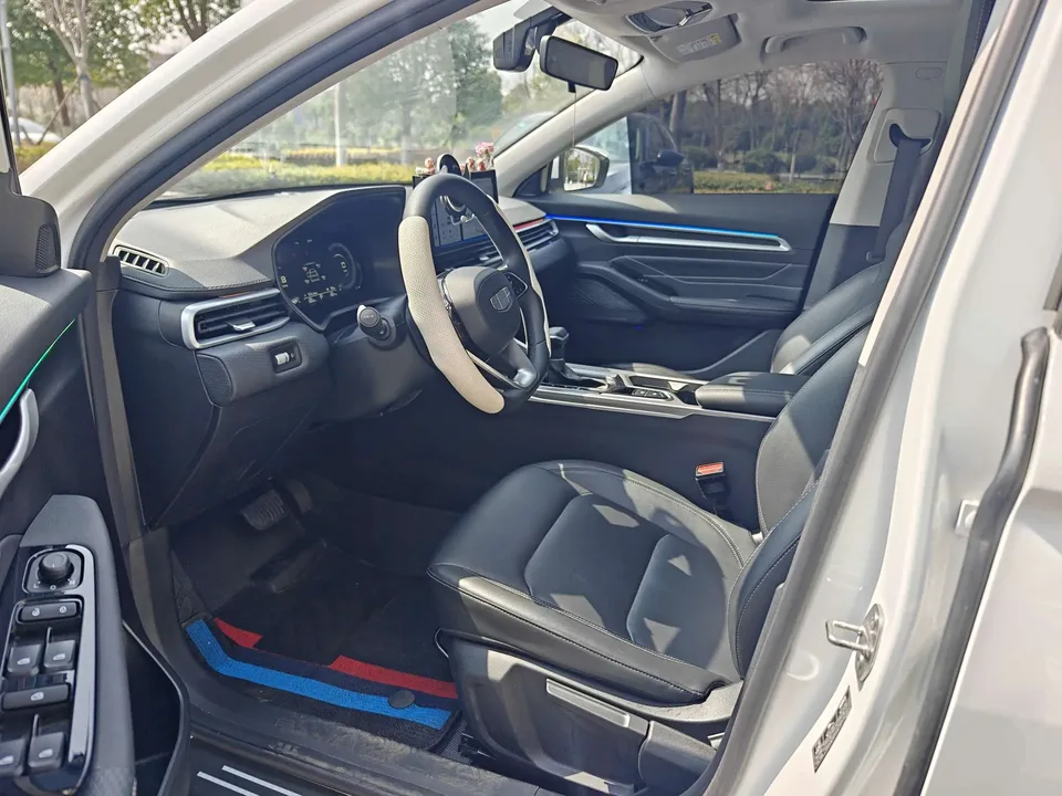 Geely Emgrand Emgrand 2025 Emgrand 2025 4th Generation 1.5L CVT Premium Edition 2025 — thumbnail 4
