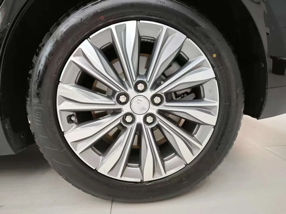 Hongqi E-QM5 500KM Travel Edition 100kW 2024 — миниатюра 2