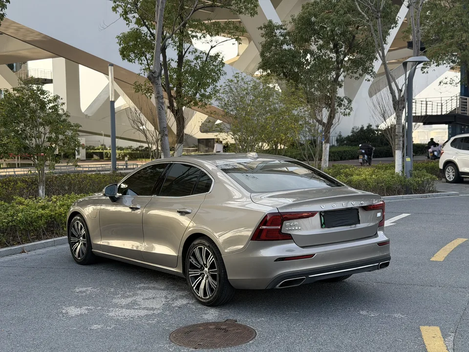 Volvo S60 PHEV S60 PHEV 2020 Volvo S60 PHEV 2020 T8 E-Drive Hybrid 4WD Zhiyi Luxury Edition 2022 — thumbnail 2