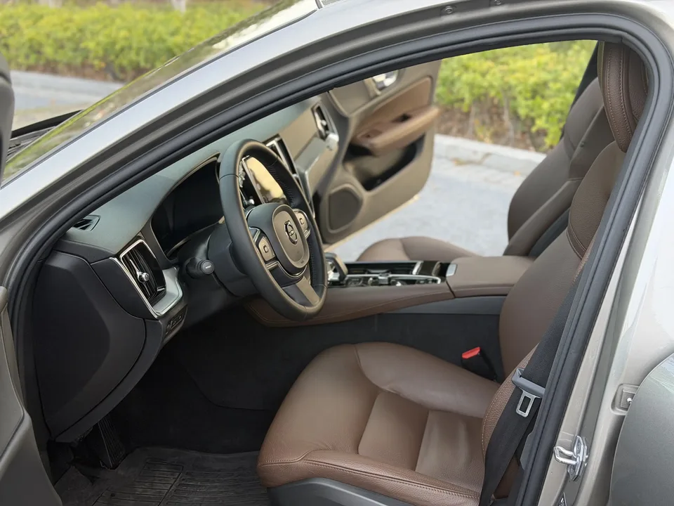 Volvo S60 PHEV S60 PHEV 2020 Volvo S60 PHEV 2020 T8 E-Drive Hybrid 4WD Zhiyi Luxury Edition 2022 — thumbnail 4