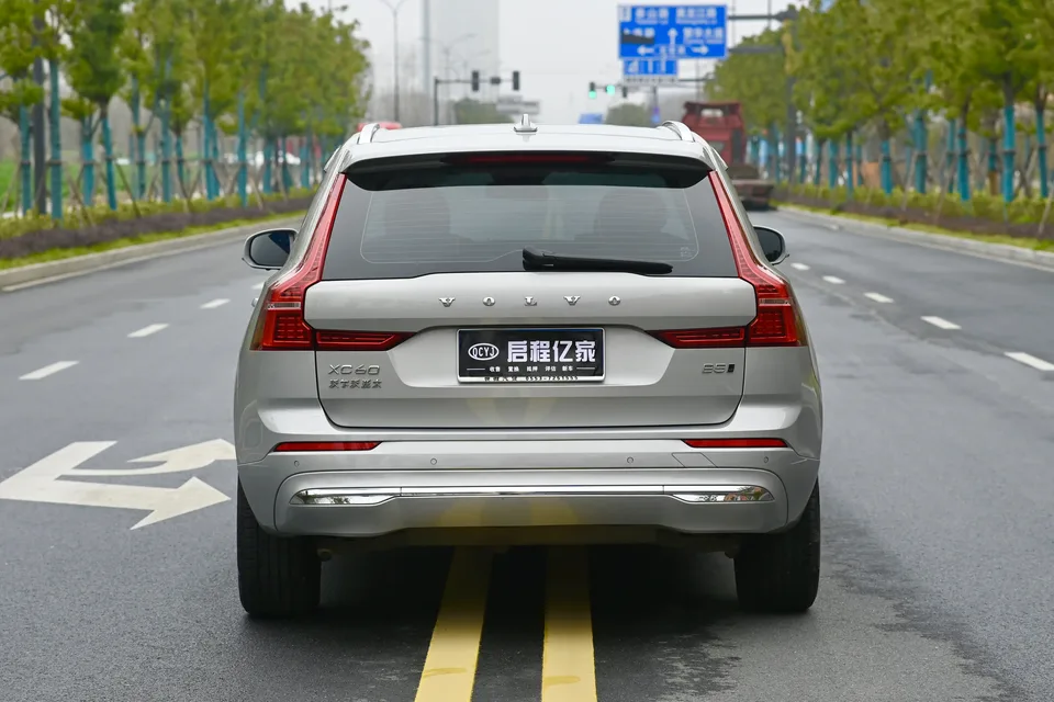Volvo XC60 Volvo XC60 2023 B5 4WD Zhiyi Deluxe Edition 2022 — thumbnail 2