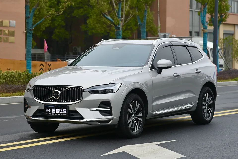 Volvo XC60 Volvo XC60 2023 B5 4WD Zhiyi Deluxe Edition 2022 — photo 1, buy with delivery to Moscow
