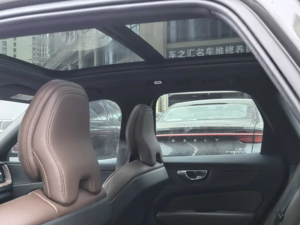 Volvo XC60 Volvo XC60 2022 B5 4WD Zhiyi Luxury Edition 2022 — миниатюра 3