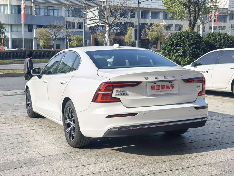 Volvo S60 S60 2025 Volvo S60 2025 B4 Zhiyi Luxury Edition 2025 — thumbnail 4