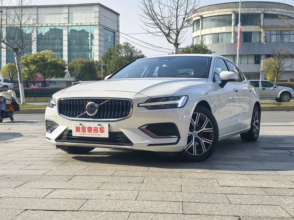 Volvo S60 S60 2025 Volvo S60 2025 B4 Zhiyi Luxury Edition 2025 — photo 1, buy with delivery to Moscow