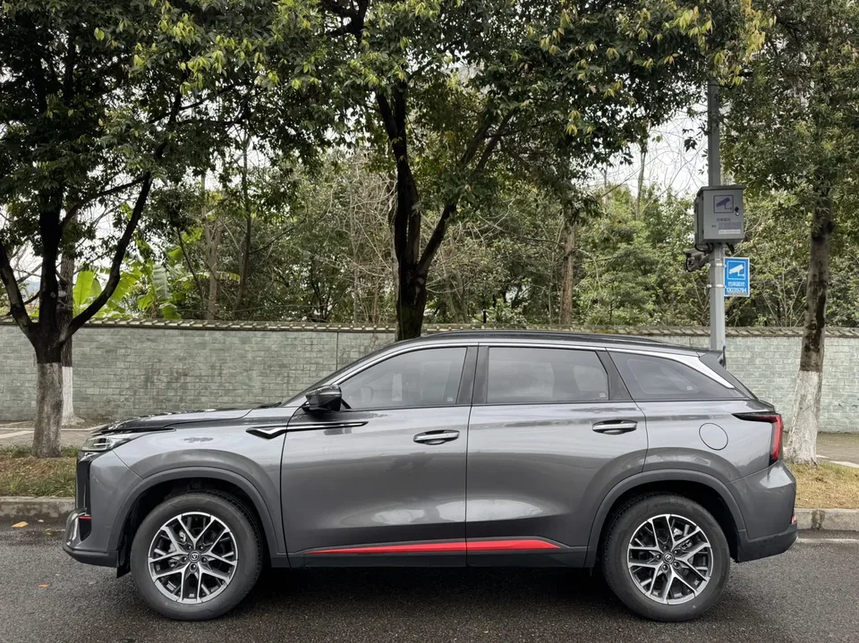 Changan CS75PLUS Second Generation 1.5T Automatic Luxury Edition 2022 — миниатюра 3