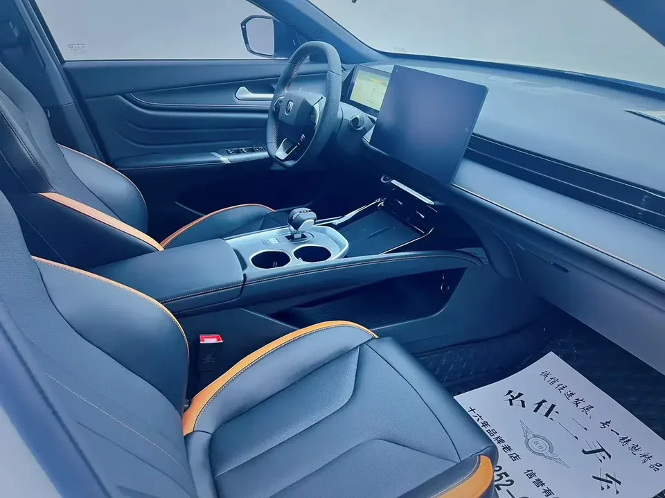 Changan UNI-V third generation 1.5T 500Bar Premium Edition 2026 — миниатюра 2