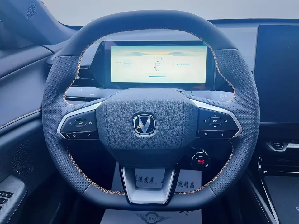 Changan UNI-V third generation 1.5T 500Bar Premium Edition 2026 — миниатюра 3