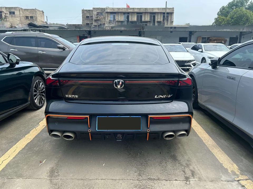 Changan UNI-V 1.5T Sports Edition 2023 — миниатюра 2