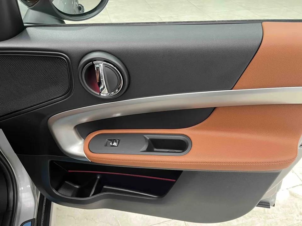 MINI Countryman MINI COUNTRYMAN 2023 facelift 1.5T COOPER ALL4 Connoisseur 2024 — миниатюра 3