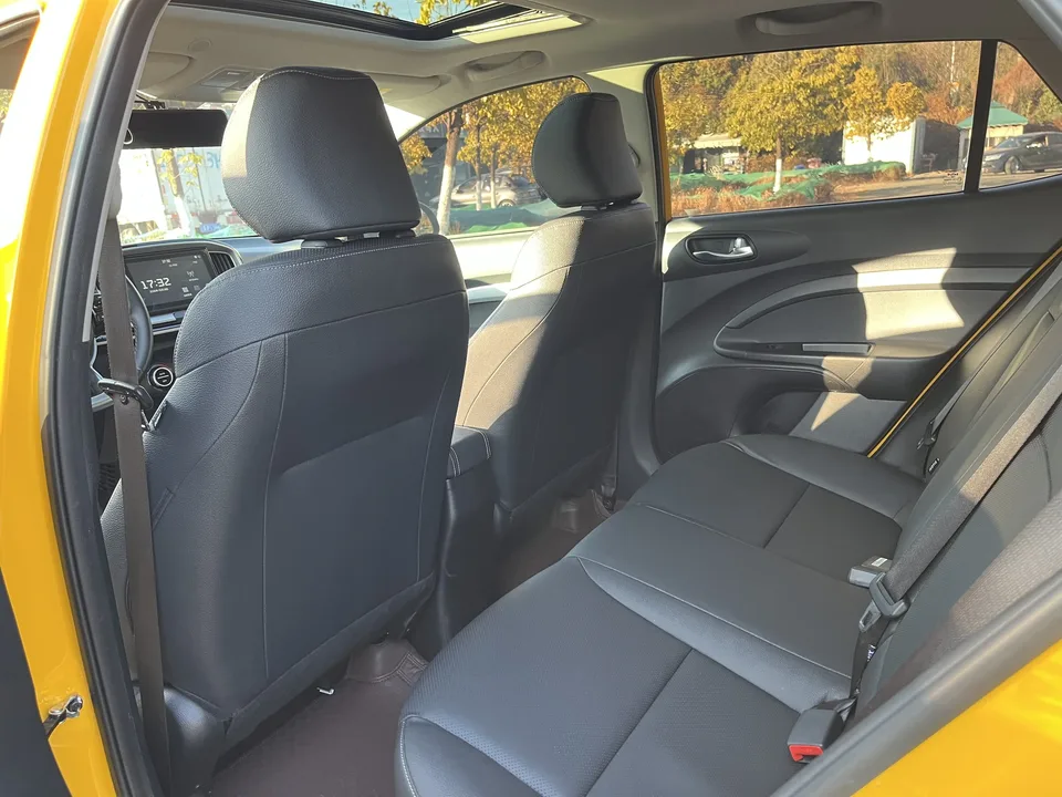 Kia KX1 1.4L CVT fun sunroof model 2022 — миниатюра 5