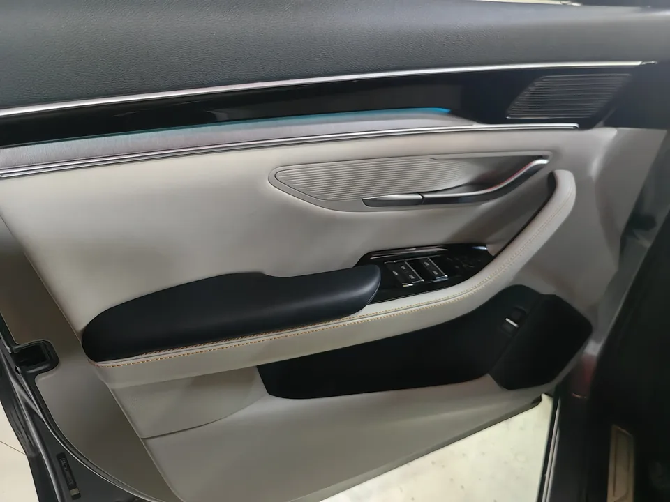 BYD Song PLUS DM DM-i 110KM 2WD Flagship PLUS 2022 — миниатюра 3