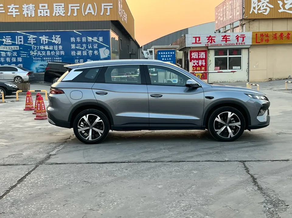 BYD Song Pro DM Second Generation Intelligent Driving Edition DM-i 115KM Excellence Edition 2025 — миниатюра 4