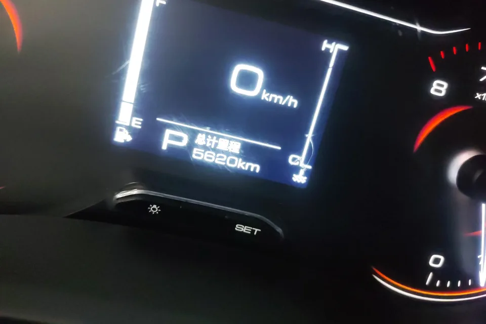 Wuling Jiachen Wuling Jiachen 2022 1.5T CVT Smart Luxury 2025 — thumbnail 4