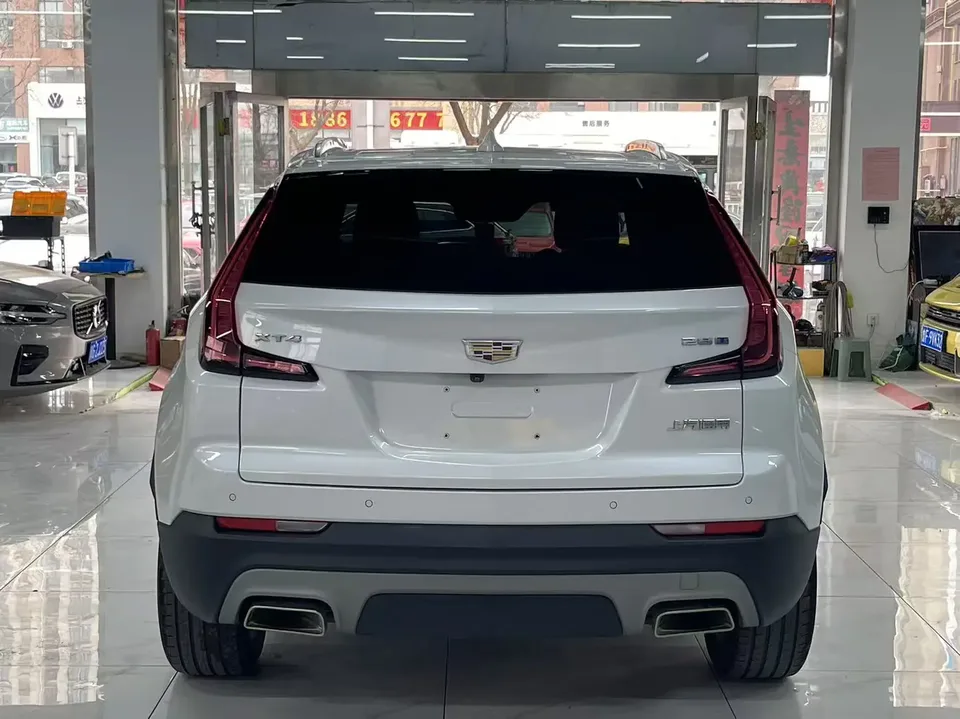 Cadillac XT4 Cadillac XT4 2023 28T two-wheel drive luxury model 2023 — миниатюра 3