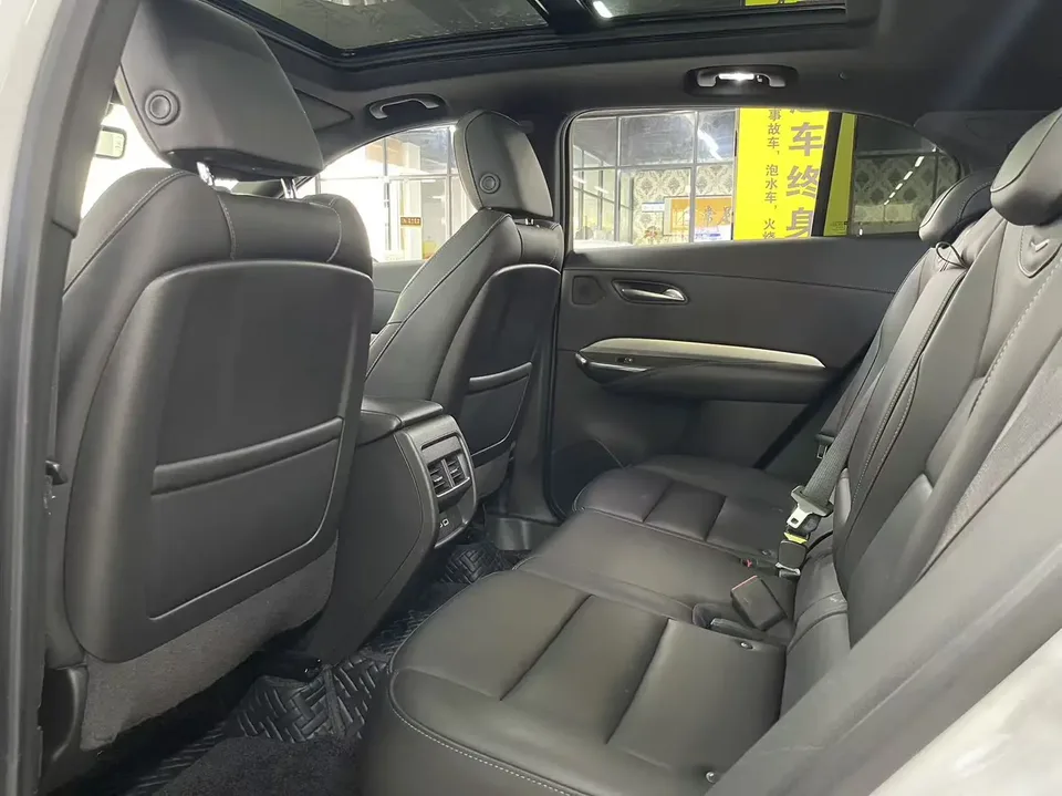 Cadillac XT4 Cadillac XT4 2023 28T two-wheel drive luxury model 2023 — миниатюра 4