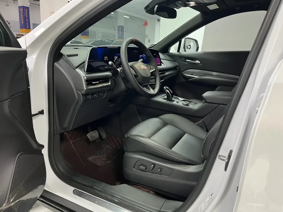 Cadillac XT4 Cadillac XT4 2024 28T 2WD Luxury 2023 — миниатюра 4
