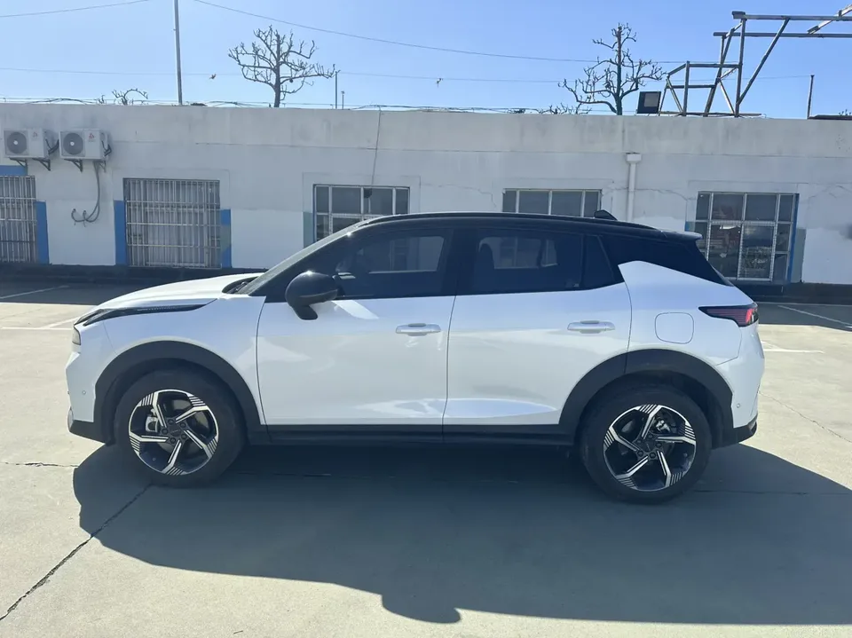 Lynk & Co 06 Lynk & Co 06 2025 Renew 1.5T Halo 2025 — thumbnail 3