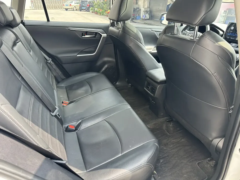 Toyota Willanda 2.0L two-wheel drive luxury version 2022 — миниатюра 4