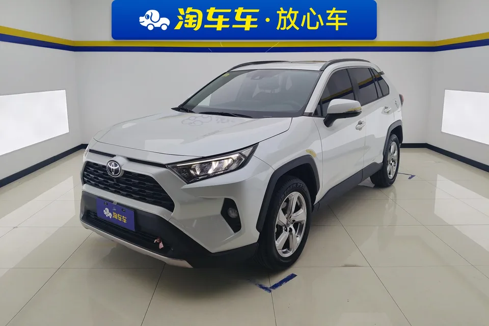 Toyota RAV4 2.0L CVT 2WD Fashion PLUS Edition 2022 — фото 1, купить с доставкой в Москву