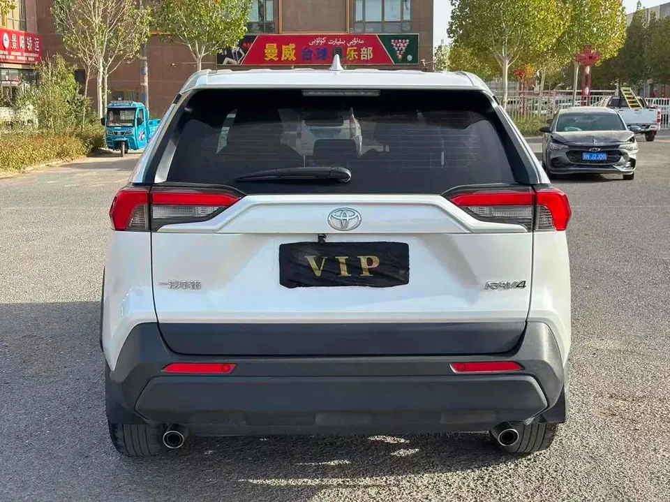 Toyota RAV4 2.0L CVT 2WD Urban Edition 2022 — миниатюра 2