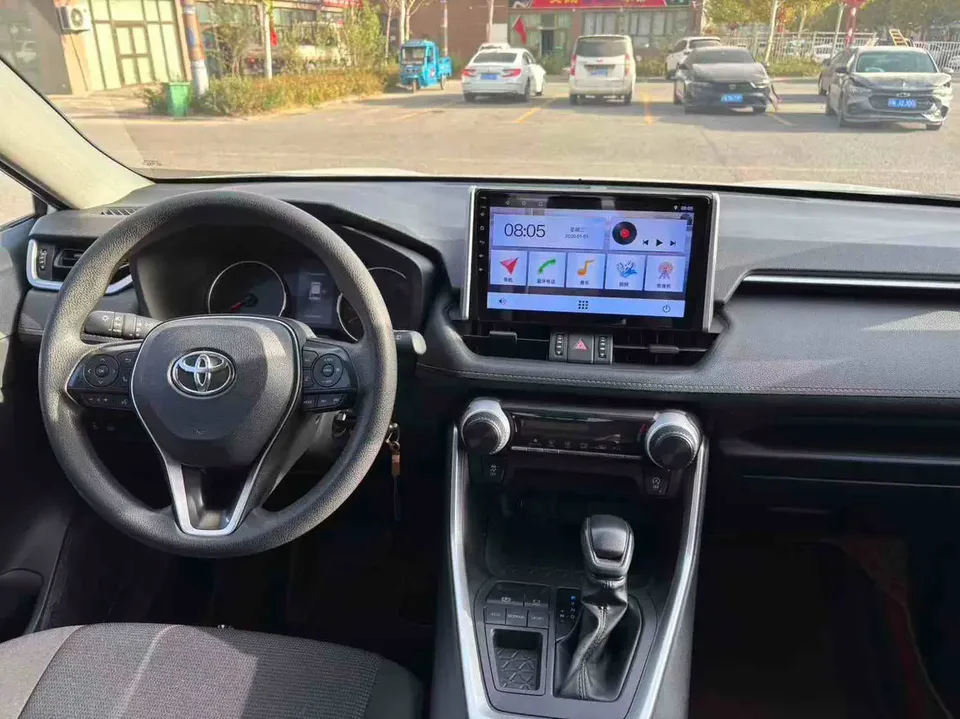 Toyota RAV4 2.0L CVT 2WD Urban Edition 2022 — миниатюра 3