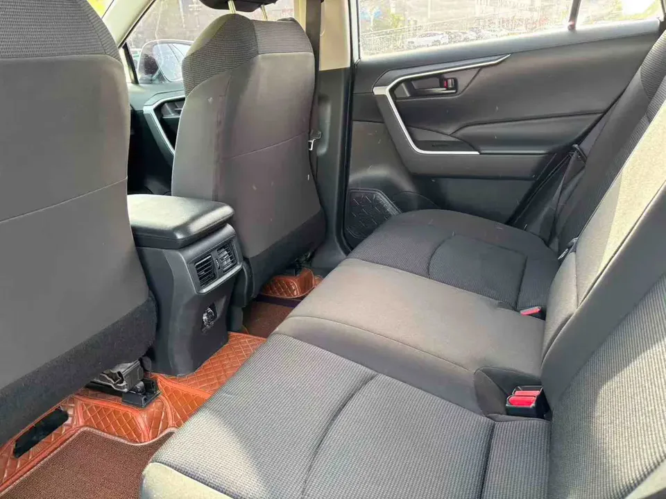 Toyota RAV4 2.0L CVT 2WD Urban Edition 2022 — миниатюра 4