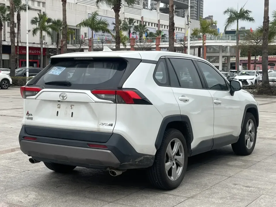 Toyota RAV4 2.0L CVT 2WD Fashion Edition 2022 — миниатюра 2