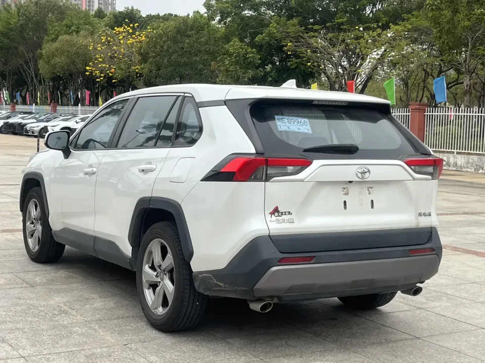 Toyota RAV4 2.0L CVT 2WD Fashion Edition 2022 — миниатюра 3