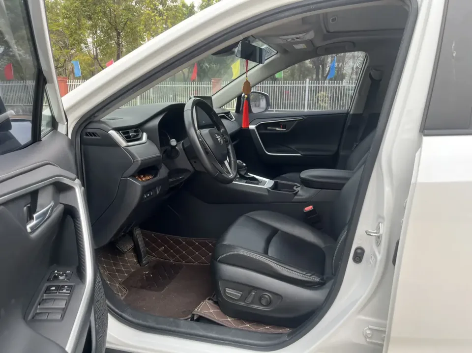 Toyota RAV4 2.0L CVT 2WD Fashion Edition 2022 — миниатюра 4