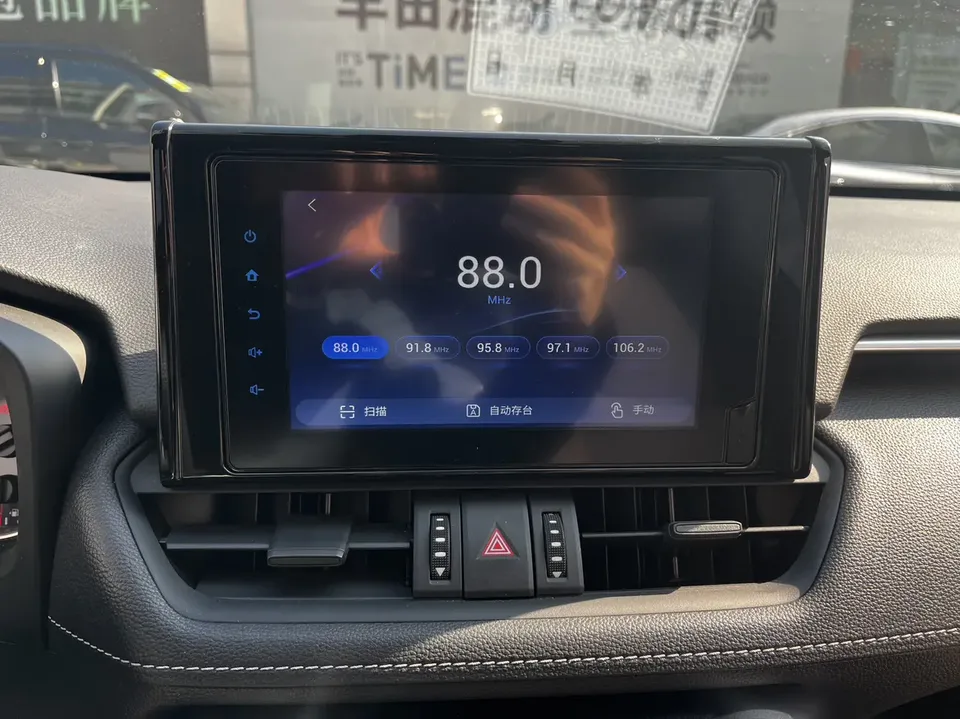 Toyota RAV4 2.0L CVT 2WD Urban Edition 2022 — миниатюра 2