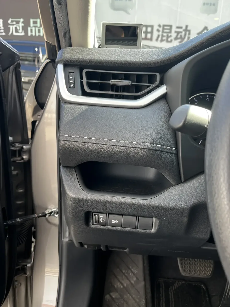 Toyota RAV4 2.0L CVT 2WD Urban Edition 2022 — миниатюра 3