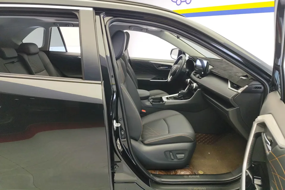 Toyota RAV4 2.0L CVT 2WD Fashion PLUS Edition 2025 — миниатюра 4