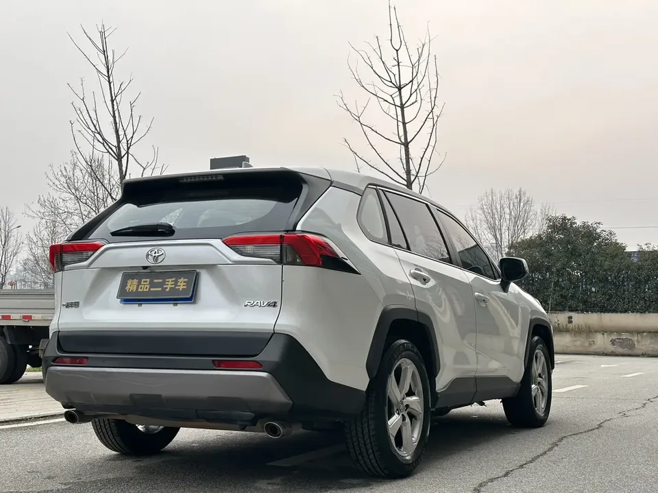 Toyota RAV4 2.0L CVT 2WD Fashion PLUS Edition 2023 — миниатюра 2
