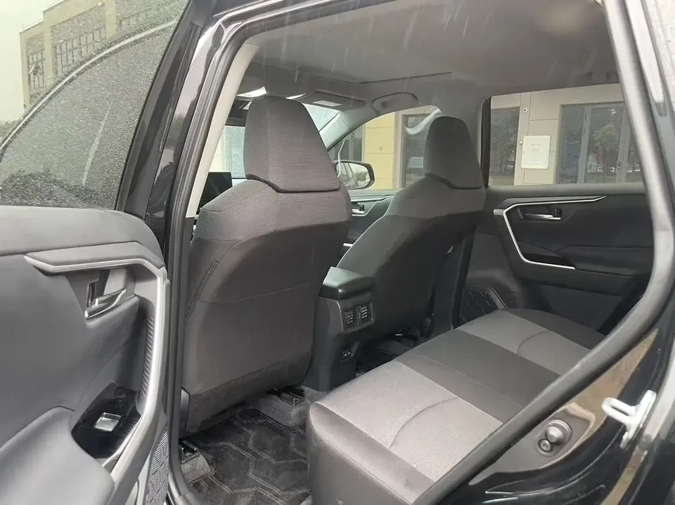 Toyota RAV4 2.0L CVT 2WD Fashion Edition 2024 — миниатюра 5