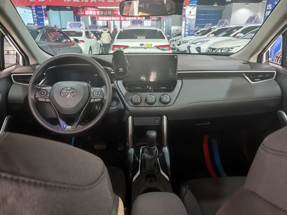 Toyota CorollaCross 2.0L CVT Pioneer Edition 2023 — миниатюра 3