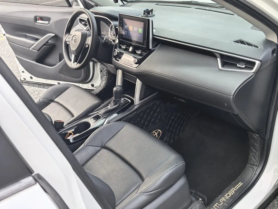 Toyota Frontlander 2.0L CVT Luxury Edition 2022 — миниатюра 3