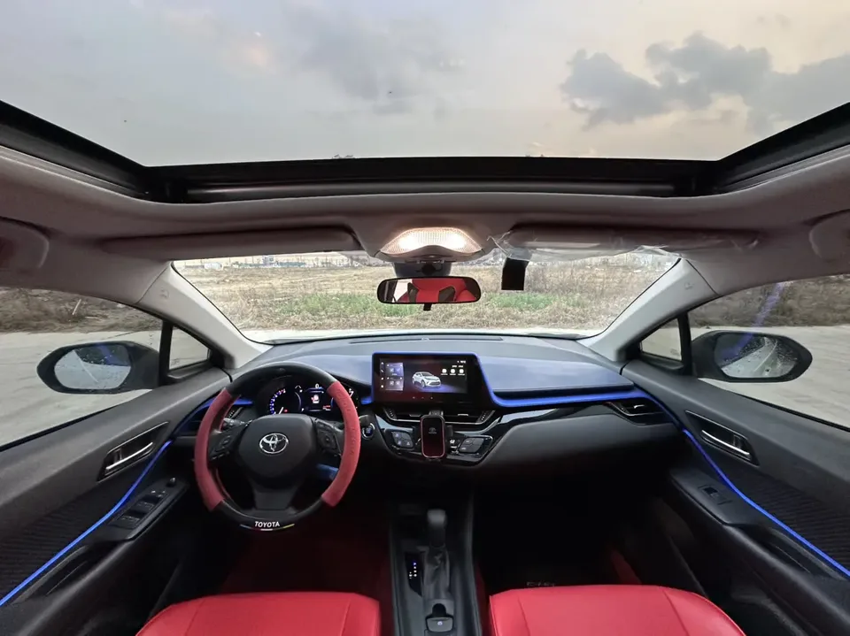 Toyota C-HR 2.0L Comfort Edition 2024 — миниатюра 4