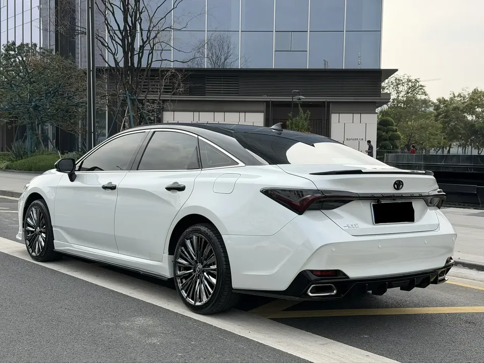 Toyota Avalon 2.0L Deluxe Edition 2022 — миниатюра 2