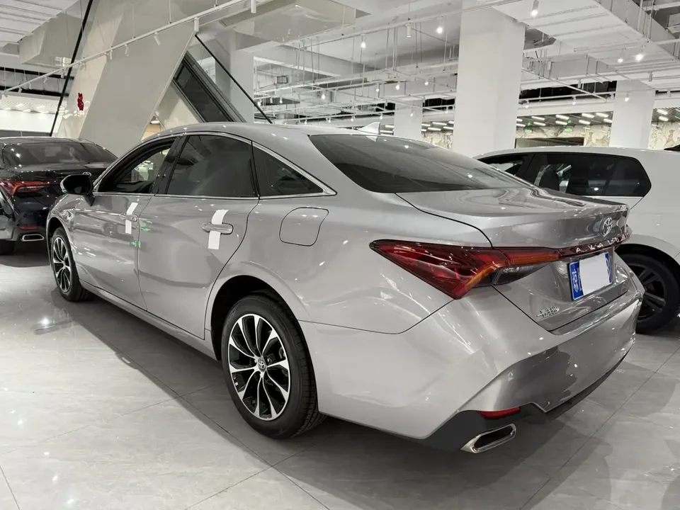 Toyota Avalon Avalon 2.0L CVT Progressive Edition 2024 — миниатюра 3