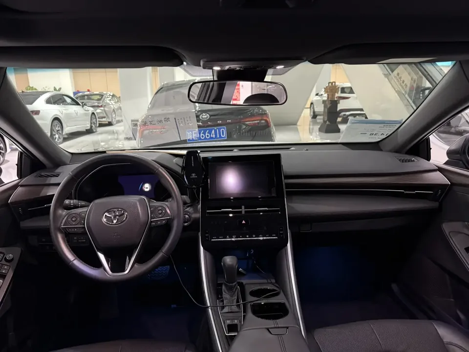Toyota Avalon Avalon 2.0L CVT Progressive Edition 2024 — миниатюра 4
